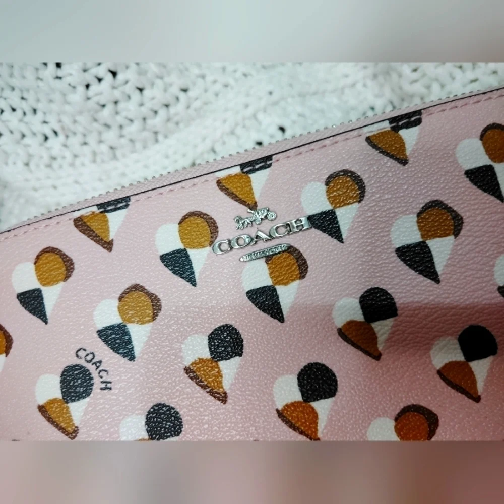 PRICE DROP! Coach Pink Heart Pattern Women's Wallet (NWOT)